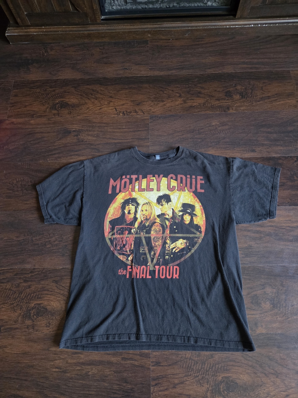 Motley Crue The Final Tour T-Shirt size XL